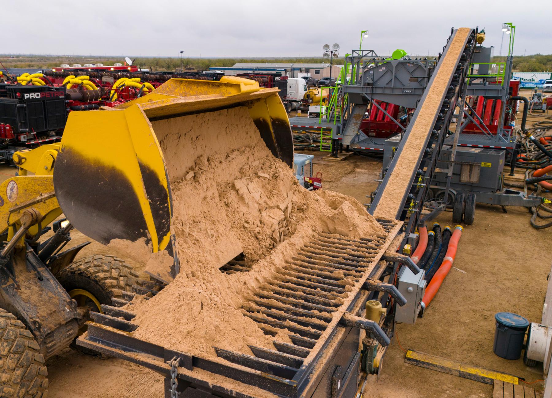 The loader feeds the hopper system with volume metering. System removes all debris larger than 3mm prior to blender.